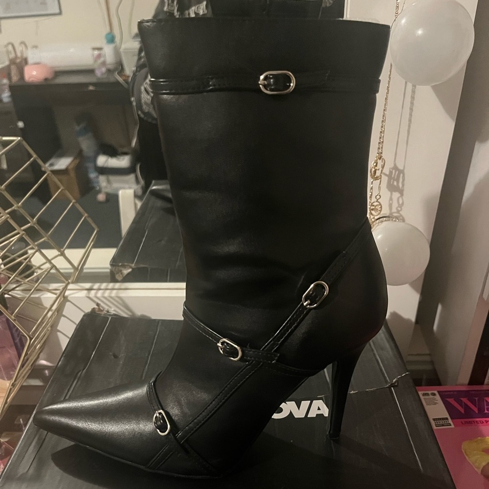 Fashion nova boots